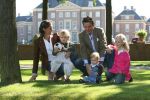 Apeldoorn, 9 September 2006
Fotosessie bij Kasteel 't Loo met Prins Maurits en Prinses Marilene met hun kinderen Prinses Anna, Prins Lucas en Prinses Felicia.