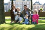 Apeldoorn, 9 September 2006
Fotosessie bij Kasteel 't Loo met Prins Maurits en Prinses Marilene met hun kinderen Prinses Anna, Prins Lucas en Prinses Felicia.