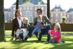Apeldoorn, 9 September 2006
Fotosessie bij Kasteel 't Loo met Prins Maurits en Prinses Marilene met hun kinderen Prinses Anna, Prins Lucas en Prinses Felicia.