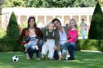Apeldoorn, 9 September 2006
Fotosessie bij Kasteel 't Loo met Prins Maurits en Prinses Marilene met hun kinderen Prinses Anna, Prins Lucas en Prinses Felicia.