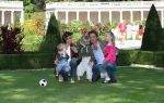 Apeldoorn, 9 September 2006
Fotosessie bij Kasteel 't Loo met Prins Maurits en Prinses Marilene met hun kinderen Prinses Anna, Prins Lucas en Prinses Felicia.
