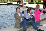 Apeldoorn, 9 September 2006
Fotosessie bij Kasteel 't Loo met Prins Maurits en Prinses Marilene met hun kinderen Prinses Anna, Prins Lucas en Prinses Felicia. © Foto Peter Smulders BV