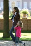 Apeldoorn, 9 September 2006
Fotosessie bij Kasteel 't Loo Prinses Marilene met haar dochters Prinses Anna & Prinses Felicia.