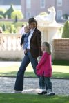 Apeldoorn, 9 September 2006
Fotosessie bij Kasteel 't Loo Prinses Marilene met haar dochters Prinses Anna & Prinses Felicia.