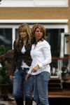 Almere 27 augustus 2006
Rachel Hazes met Andre en Roxanne bij hun nieuwe huis in Almere.