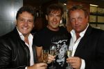 Loosdrecht 30 augustus 2006
presentatie gouden dvd van de toppers in concert bij Restaurant Zin. Gordon Rene Froger en Gerard Joling met champagne