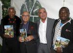 Hilversum 29 augustus 2006
Presentatie kookboek Rik Felderhof.
Rik Felderhof met  Joop Braakhekke zijn kokkin en gids in suriname