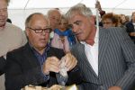 Hilversum 29 augustus 2006
Presentatie kookboek Rik Felderhof.
Rik Felderhof met witte truffel en Joop Braakhekke