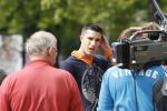Eindhoven, 4 September 2006
Philips Stadion, bijeenkomst eerste training Nederlands elftal voor de wedstrijd tegen Wit Rusland.
Robin v Persie bij aankomst met zijn partner