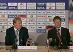 Eindhoven, 17 September 2006
Kompetitiewedstrijd PSV-Feyenoord, eindstand 2-1
PSV-trainer Ronald Koeman samen met zijn broer Erwin Koeman tijdens de persconferentie