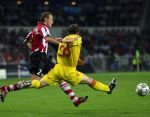 Eindhoven,12 September 2006
Champions League wedstrijd PSV-FC Liverpool
Jan Kromkamp in duel met Stephen Warnock