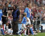 Eindhoven, 17 September 2006
Kompetitiewedstrijd PSV-Feyenoord, eindstand 2-1
Feyenoord-aanvoerder Theo Lucius samen met zijn oud ploeggenoot Timmy Simons
