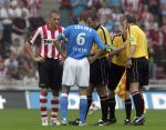 Eindhoven, 17 September 2006
Kompetitiewedstrijd PSV-Feyenoord, eindstand 2-1
Feyenoord-aanvoerder Theo Lucius samen met zijn oud ploeggenoot Timmy simons en scheidsrechter Pieter Vink