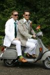 Ulvenhout 12 augustus 2006
Tom Sebastian en Bas trouwen. op vespa scooter