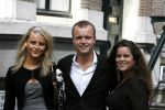 Amsterdam 2 september 2006
Tjeerd Oosterhuis en Edsilia Rombley trouwen in de Rode hoed.
Tony Berkt jr met vriendin en zus Vanessa