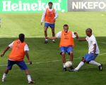 Eindhoven, 4 September 2006
Traing Nederlands elftal voor de wedstrijd tegen Wit Rusland a.s. woensdag.
Johnny Heitinga contra Babel