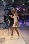 Eindhoven, 3 September 2006
Dancing On Ice ( 2e avond )
Wendy v Dijk na afloop met de schaatsen in haar huis op weg naar het kleedlokaal