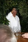 Laren 6 september 2006
Willibrord Frequin wordt verrast door zijn vrienden op zijn 65e verjaardag. Zijn vrienden uit Moeke Spijstra zetten een piano voor zijn deur.
