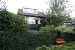 Laren 6 september 2006
Willibrord Frequin wordt verrast door zijn vrienden op zijn 65e verjaardag. Zijn vrienden uit Moeke Spijstra zetten een piano voor zijn deur.