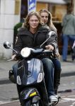 Amsterdam 28 augustus 2006
Yoran hensel met zijn vriendin op vespa scooter op de pc hooftstraat