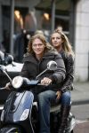 Amsterdam 28 augustus 2006
Yoran hensel met zijn vriendin op vespa scooter op de pc hooftstraat