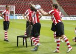 Eindhoven, 28 Augustus 2007
Jaarlijkse fotosessie van de nieuwe Selektie van PSV Seizoen 2007/2008
Arouna Kone wordt geplaagd door Danko Lazovic