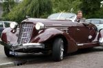 Laren 8 september 2007
Chris Luken met zijn moeder in zijnoldtimer cabrio , Auburn Boattrail uit 1935.