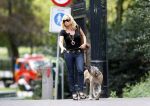 Amsterdam 27 augustus 2007
Connie Breukhoven wandelend met haar hond in het Vondelpark.