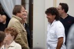 Noordwijk 15 augustus 2007
Tros zomerfeest bij hotels van Oranje . Zanger Alex met t shirt met tekst gekkenhuis en zijn zoontje