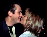Mary Lou Stennis met haar ex-man en een glaasje champagne



PETER SMULDERS BV