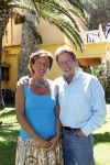 Cabopino 14 augustus 2007
Hans Kazan met zijn vrouw Wendy en zonen Renzo Oscar Steven en Mara bij hun huis in Spanje.