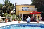 Cabopino 14 augustus 2007
Hans Kazan met zijn vrouw Wendy en zonen Renzo Oscar Steven en Mara bij hun huis in Spanje.