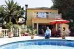 Cabopino 14 augustus 2007
Hans Kazan met zijn vrouw Wendy en zonen Renzo Oscar Steven en Mara bij hun huis in Spanje.