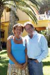 Cabopino 14 augustus 2007
Hans Kazan met zijn vrouw Wendy en zonen Renzo Oscar Steven en Mara bij hun huis in Spanje.