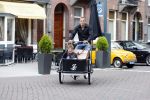 Amsterdam 16 augustus 2007
Johnny Heitinga met Johnny Loco bakfiets samen met zijn 20 jarig jongere broertje Joey