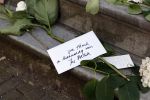 Amsterdam 19 augustus 2007
Bloemen bij het huis van Jos Brink na zijn overlijden.
