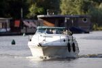 Vreeland 29 augustus 2007
Milika Peterzon met haar vriend Jurgen Smit aan het varen met de boot op de Vecht.