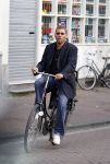 Amsterdam 28 augustus 2007
Acteur Kenneth Herdigein op de fiets .