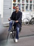 Amsterdam 28 augustus 2007
Acteur Kenneth Herdigein op de fiets .