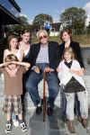 Hilversum 17 augustus 2007
Presentatie straatnamen Willem Duys Willem v Kooten en Mies Bouwman op het mediapark. Leen Timp met kleinkinderen