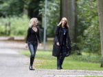 Huizen en Bussum 8 september 2007
Linda de Mol laat met vriendin de hond uit en gaat daarna winkelen.