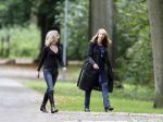 Huizen en Bussum 8 september 2007
Linda de Mol laat met vriendin de hond uit en gaat daarna winkeleln.