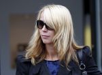 Huizen en Bussum 8 september 2007
Linda de Mol laat met vriendin de hond uit en gaat daarna winkelen.