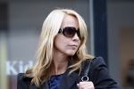 Huizen en Bussum 8 september 2007
Linda de Mol laat met vriendin de hond uit en gaat daarna winkelen.