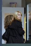 Huizen en Bussum 8 september 2007
Linda de Mol laat met vriendin de hond uit en gaat daarna winkeleln.