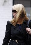 Huizen en Bussum 8 september 2007
Linda de Mol laat met vriendin de hond uit en gaat daarna winkeleln.
Peter Smulders bv