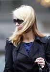 Huizen en Bussum 8 september 2007
Linda de Mol laat met vriendin de hond uit en gaat daarna winkeleln.
Peter Smulders bv