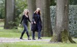 Huizen en Bussum 8 september 2007
Linda de Mol laat met vriendin de hond uit en gaat daarna winkelen.