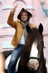 Drunen 22 augustus 2007
Marc Borsato wordt tot Baron van het Land v ooit geslagen. Marc op paard.