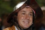 Drunen 22 augustus 2007
Marc Borsato wordt tot Baron van het Land v ooit geslagen. Marc op paard.
